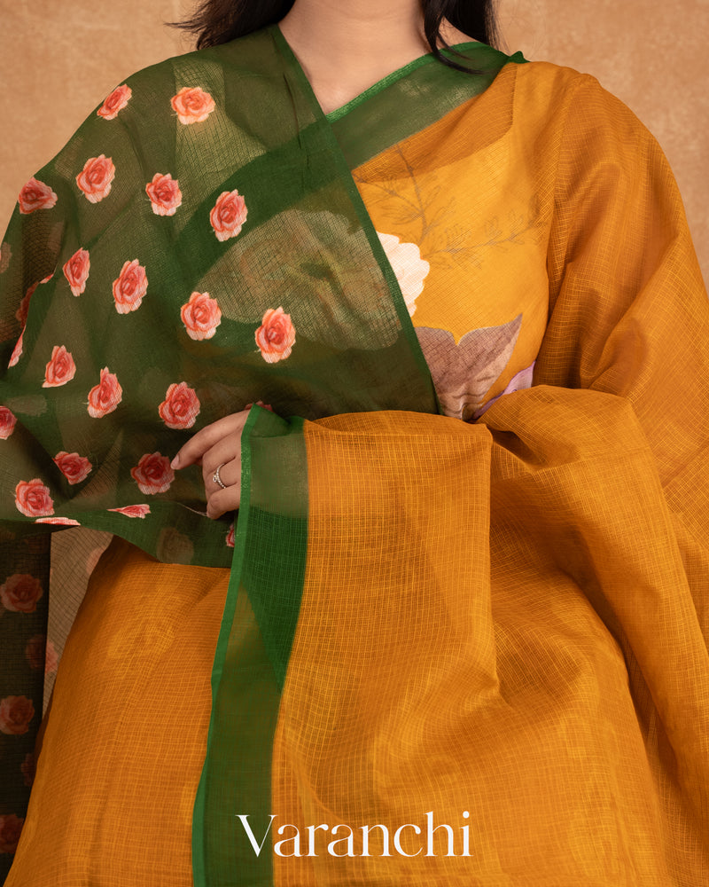  Coordinated Printed Blouse