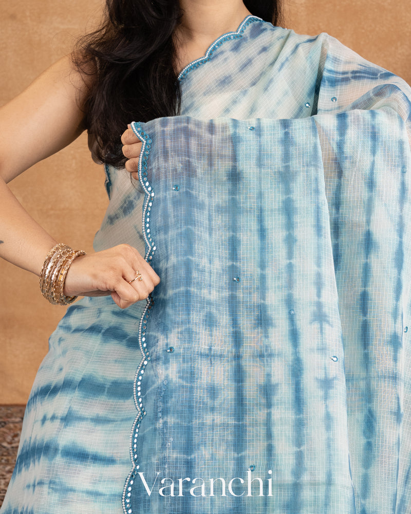 Scalloped Embellished Edge