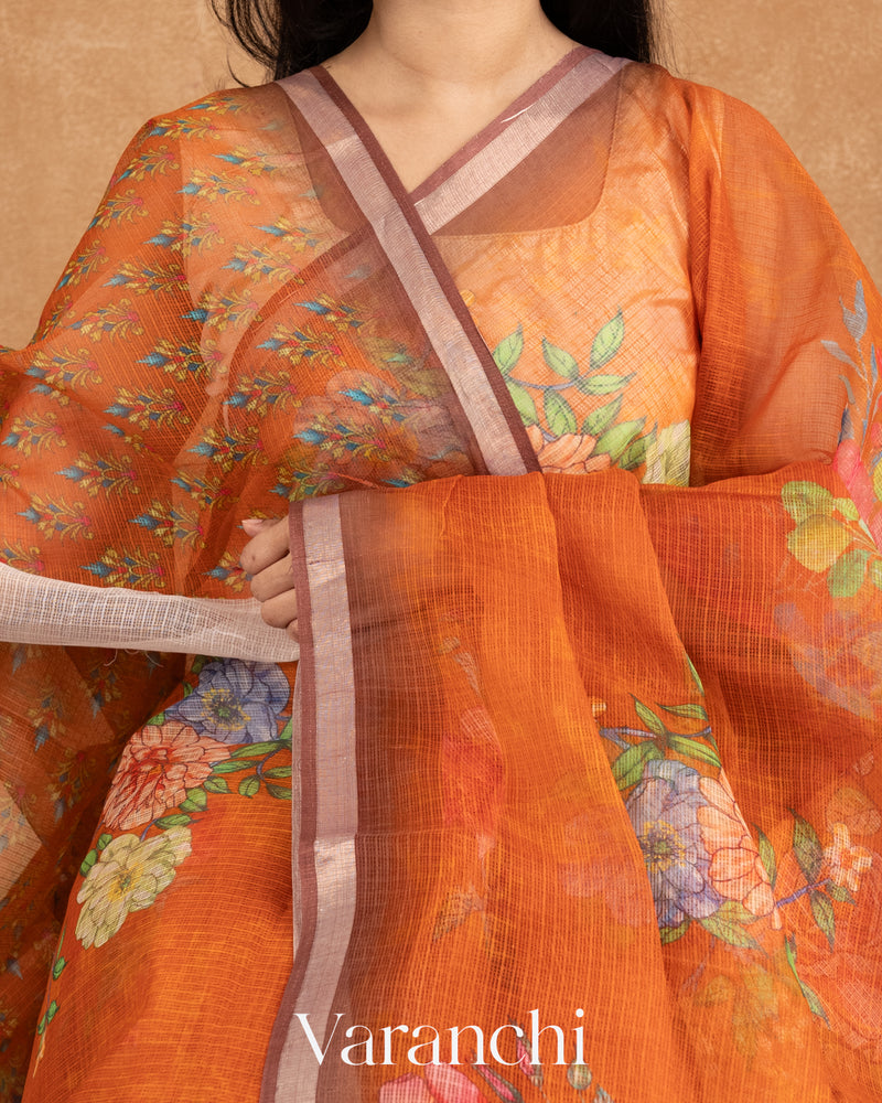  Detailed Printed Blouse